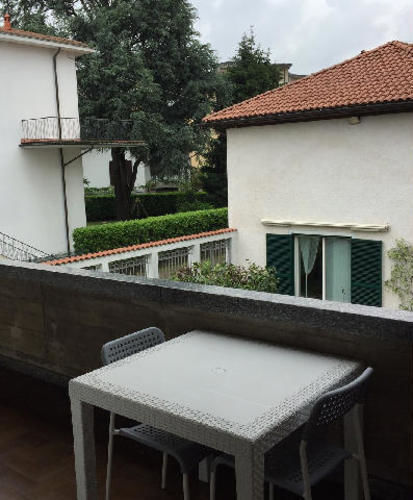Bella Vita Guesthouse -Parcheggio Privato Interno アローナ エクステリア 写真